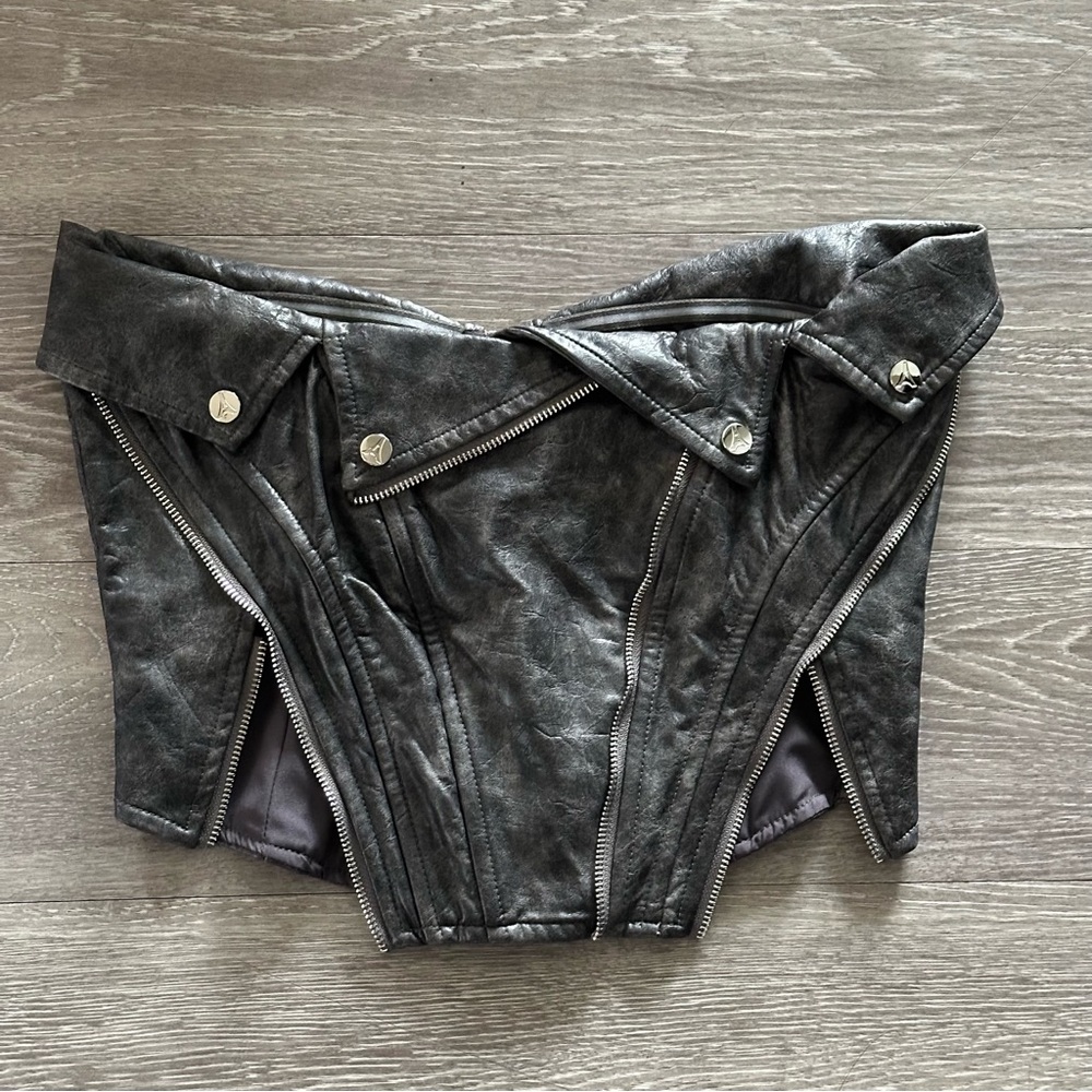 MANIERE DE VOIR | faux leather zip corset